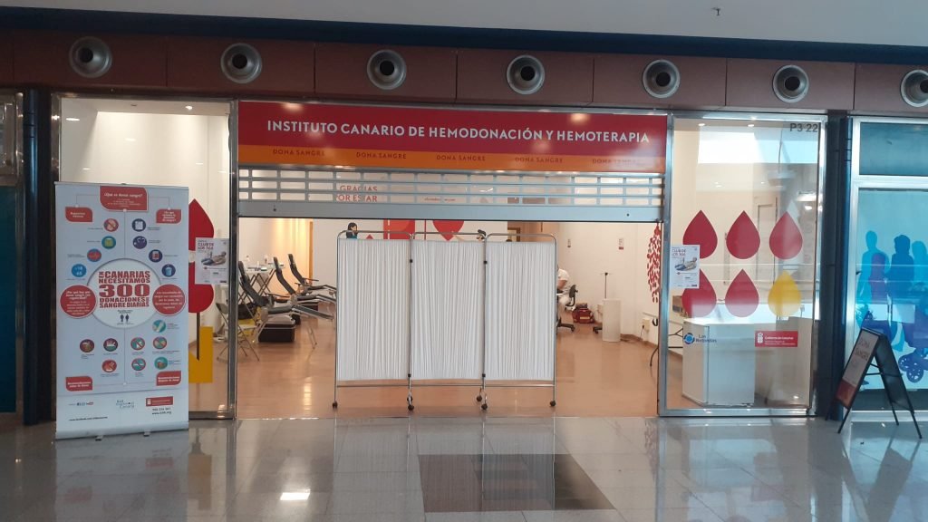 Rettung aus der Luft, Blutspende und Friseurshow