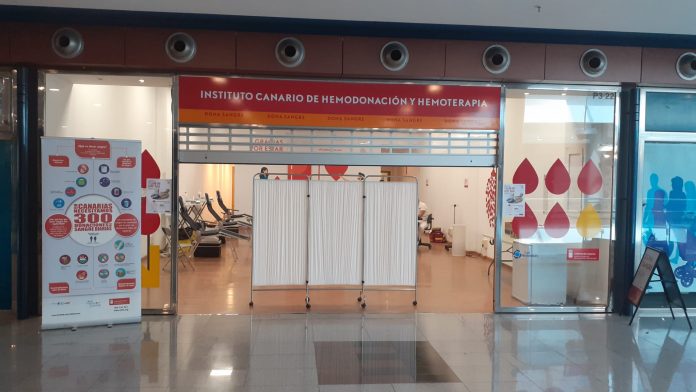Rettung aus der Luft, Blutspende und Friseurshow