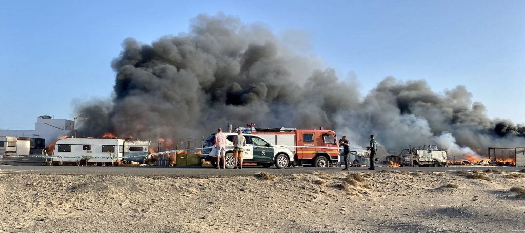Großbrand in Wohnwagen-Siedlung
