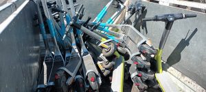 Endlich! Das Rathaus handelt und entfernt E-Roller