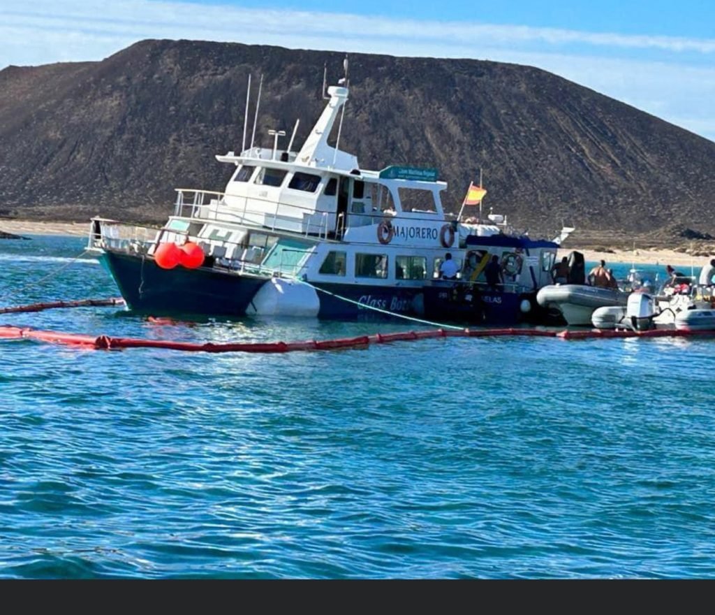 Bergung: Boot vor Lobos erfolgreich geborgen