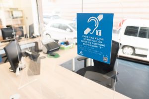 Induktionsschleifen für Hörgeschädigte in den Büros der OAC