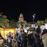 0-Papa-Noel-visita-Antigua-enuna-plaza-con-trenes-magicos-y-sillas-voladoras-2