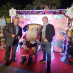 0-Papa-Noel-visita-Antigua-enuna-plaza-con-trenes-magicos-y-sillas-voladoras-3