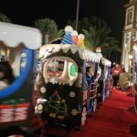 0-Papa-Noel-visita-Antigua-enuna-plaza-con-trenes-magicos-y-sillas-voladoras-4