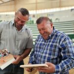 El-alcalde-entrega-los-primeros-Calendarios-2026-a-sus-protagonistas-4