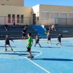 El-Tamobasket-de-Antigua-anima-a-jugar-al-baloncesto-con-el-equipo-3