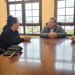 Alcalde_y_concejal_con_representantes_de_la_Comision_de_Fiestas_de_Tenicosquey