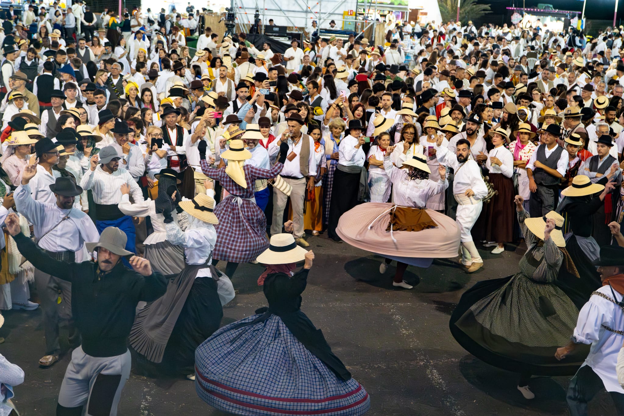 Würdigung traditioneller Kleidung
