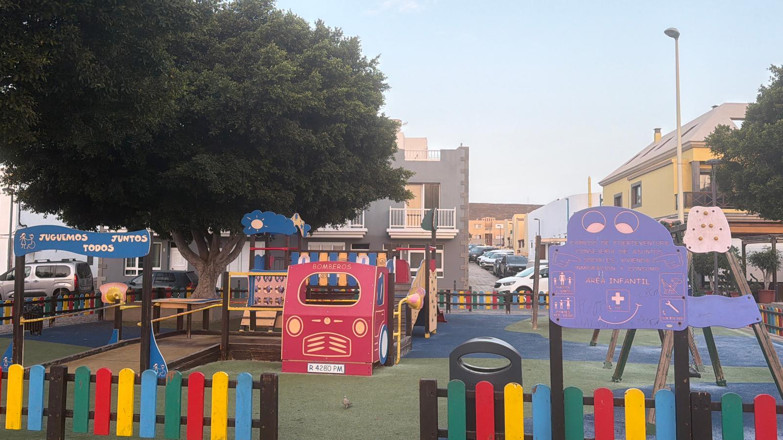 Sicherheit und Spaß im Fokus Pájara investiert in neuen Spielplatz von La Lajita