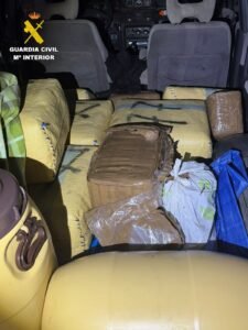 Haschisch-Pakete im Innenraum des Geländewagens, Guardia Civil Fuerteventura